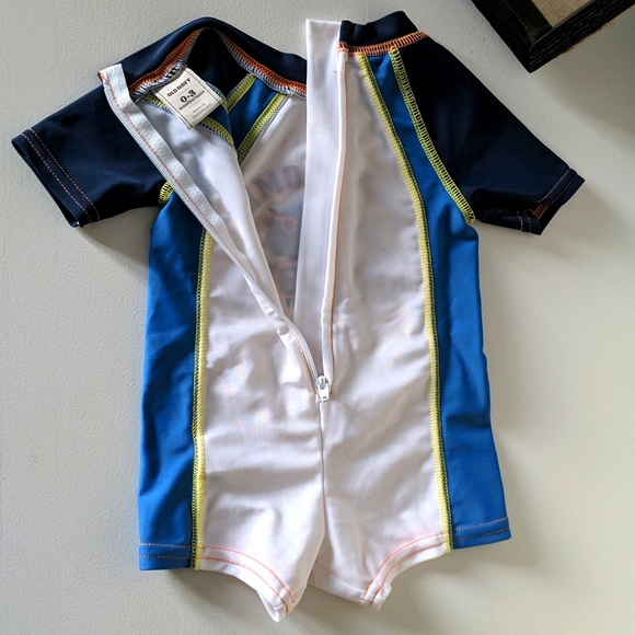 *4/$20* Old Navy Baby swimsuit/rash guard bodysuit size 0-3 months - Picture 5 of 5